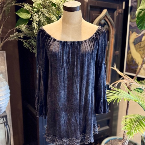 Altar’d State boho peasant top. Acid Washed Charcoal. Bell slit 3/4 sleeves - Picture 1 of 14